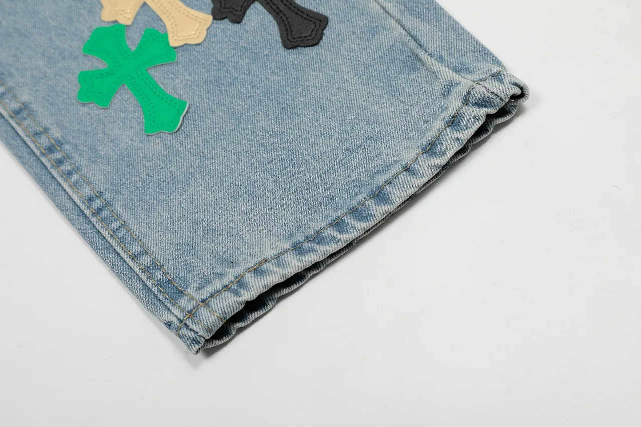 KE973#P250 The only correct leather label version on the market Chrome Hearts CH Cross embroidery distressed jeans Top ceiling quality 100% correct version The correct version is here!  Believe me this must be the best quality you will ever come across! ! Excellent value for money! !  Styles with different washes and textures are very friendly to people with thin legs and thick legs. The straight version is very flattering to the shape of the legs. The moderate length is timeless and easy to match. It is the basis of various styles and a must-have in the wardrobe! ! Add a little stacking to easily control this year's popular clean fit fabric. The fabric is stiff but the upper body is soft without losing texture. The sides and cuffs of some styles have a bone-wash effect. It's really hard not to love it! The outfit effect is immediate! ✅Correctly customize the Croxin metal leather label on the back panel. It is not sold directly with the cross on the finished jeans. 1:1 copying strives for excellence and the details are perfectly grasped. ✅The cross leather label is clear and smooth. Exquisite turning top craftsmanship. ✅Buttons, zippers and hardware are all customized versions of the Croxin LOGO. ✅High-cost washing process. Size: 28 30 32 34 36 (5 sizes)